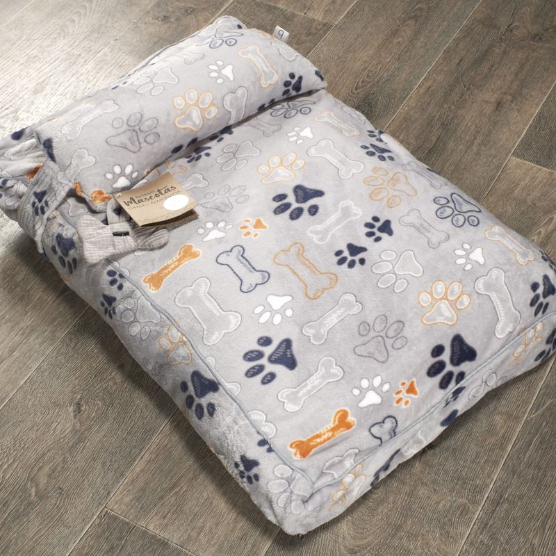 CAMA-ALMOHADA-MASCOTA-FLANNEL-744611-HUESOS-GRIS-CLARO