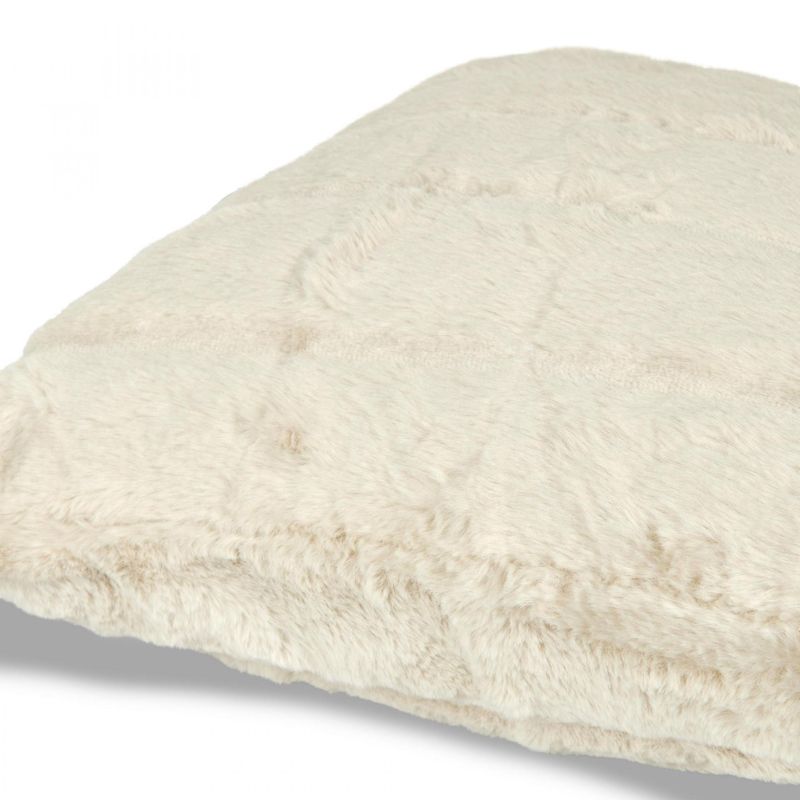 COJIN-EXTRA-SUAVE-LINEAS-45-45-CM--MARFIL-BR
