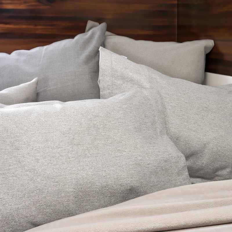 EDREDON-DECO-POLIESTER-EXTRADOBLE-NATURAL-GRIS-NIEVE