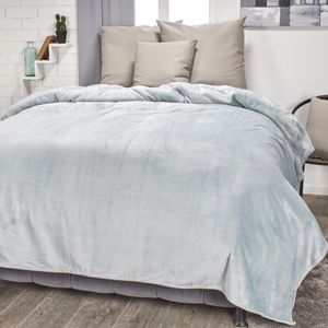 Cobija flannel unicolor verde eucalipto
