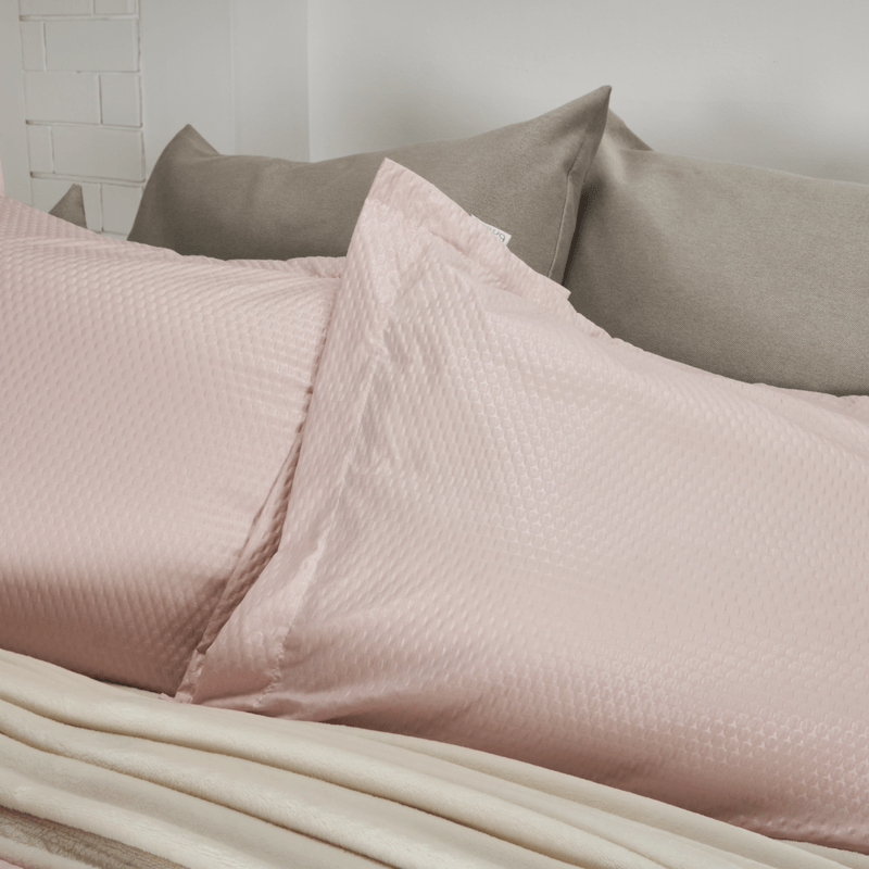 Combo-Plumon-corrugado-mas-fundon-de-almohada-mas-ajustable-rosa