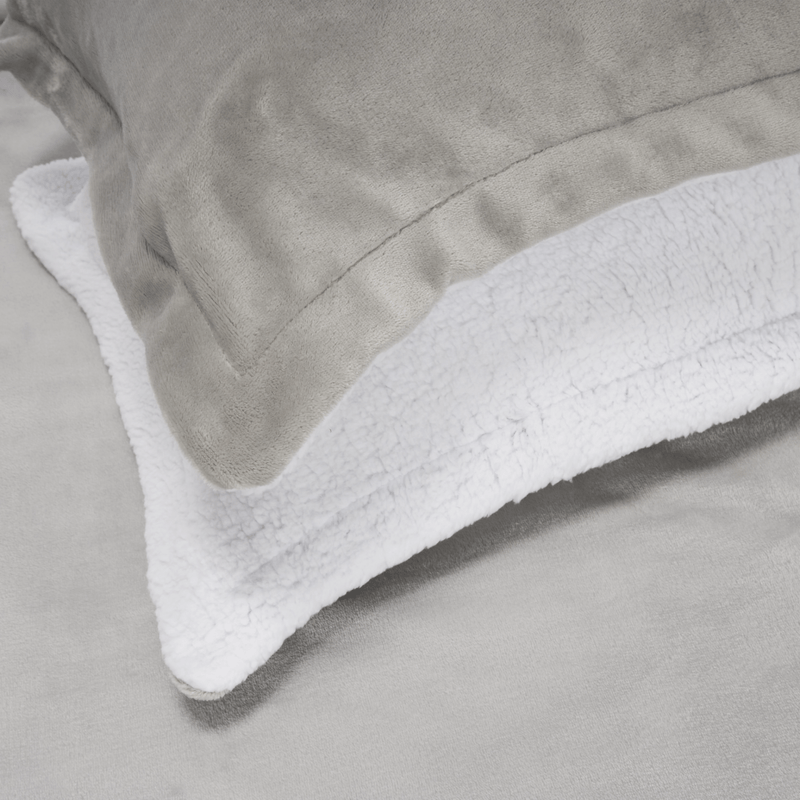 SETx2-FUNDONES-FLANNEL-LISO-OVE-50x70-GRIS-NIEVE