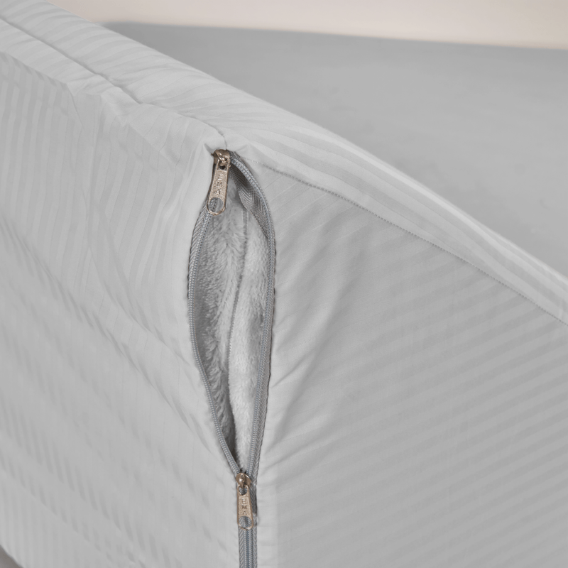FORRO-COJIN-TV-ALTOS-HILOS-TIPO-HOTEL-45x45x35-GRIS-NIEVE