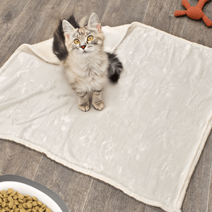 Cobija mascota flannel embozada unicolor play gris marfil