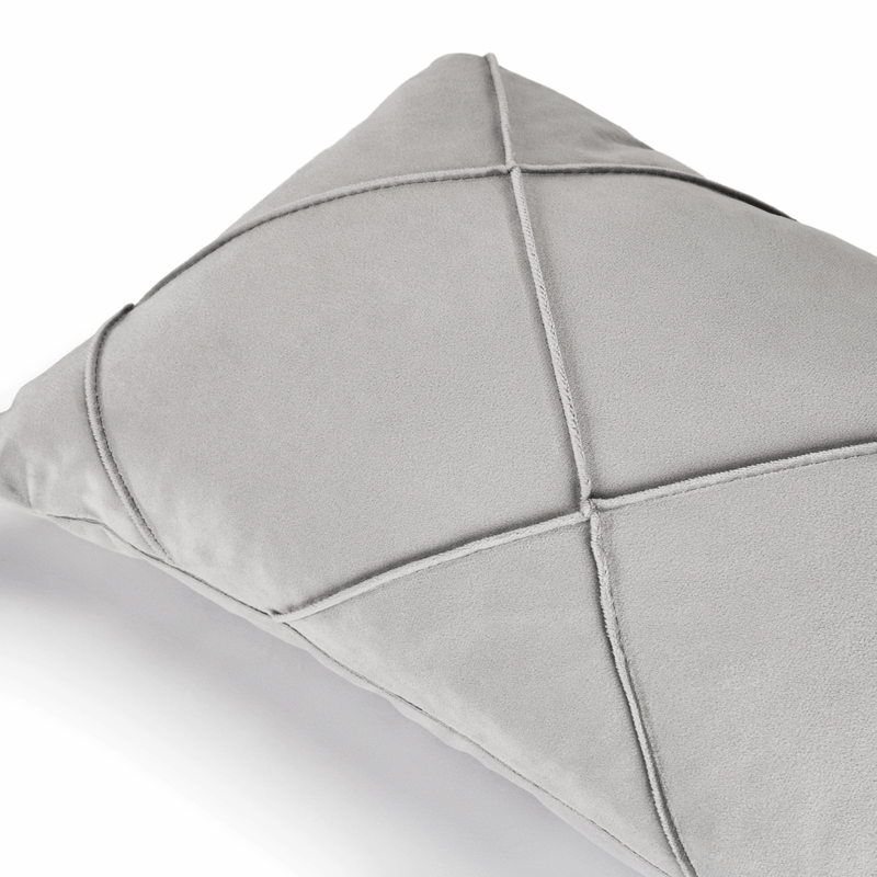 Cojin-velvet-drapeado-gris-nieve