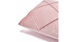 Cojin-velvet-drapeado-rosa-loto-45-x-45cm