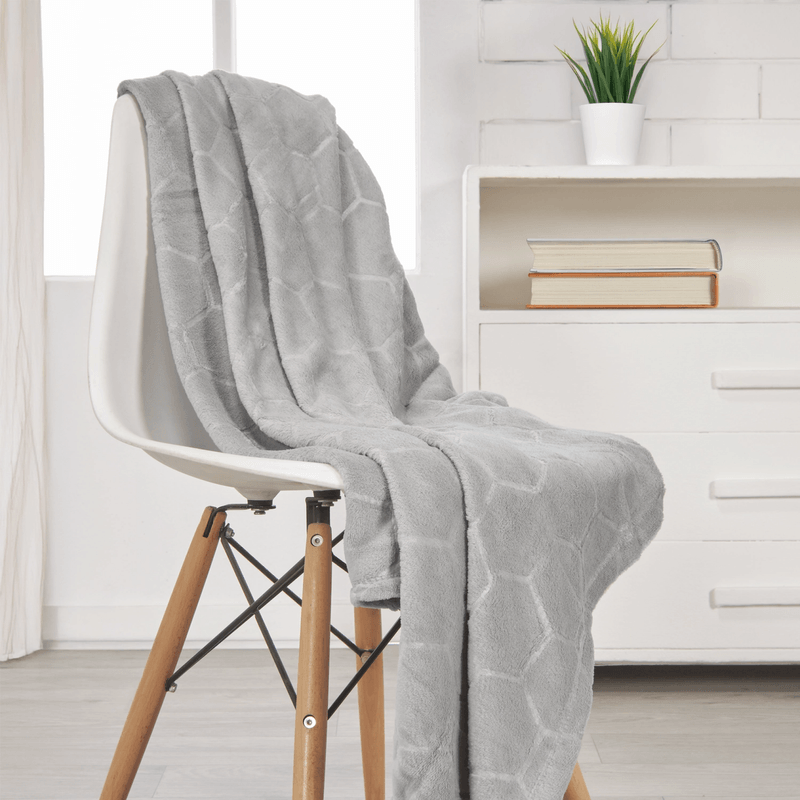 MANTA-CORAL-210GSM-UNI-EMBOSADO-125X150-PANAL-GRIS-CLARO