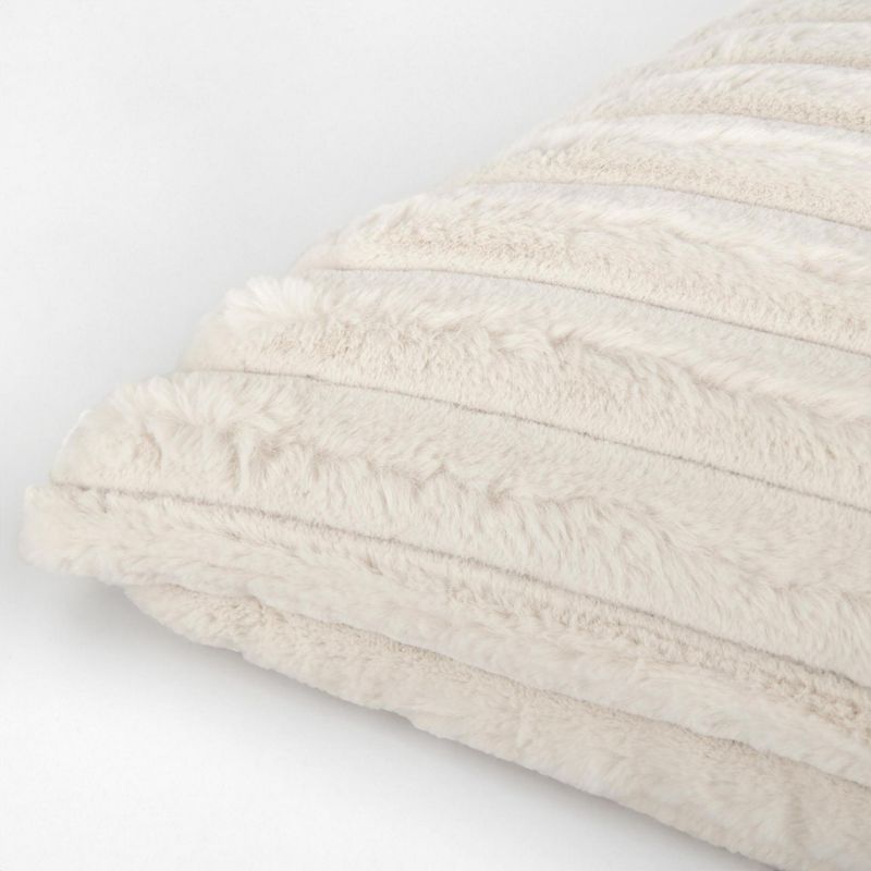 COJIN-FUR-45X45CM-LINEAS-MARFIL