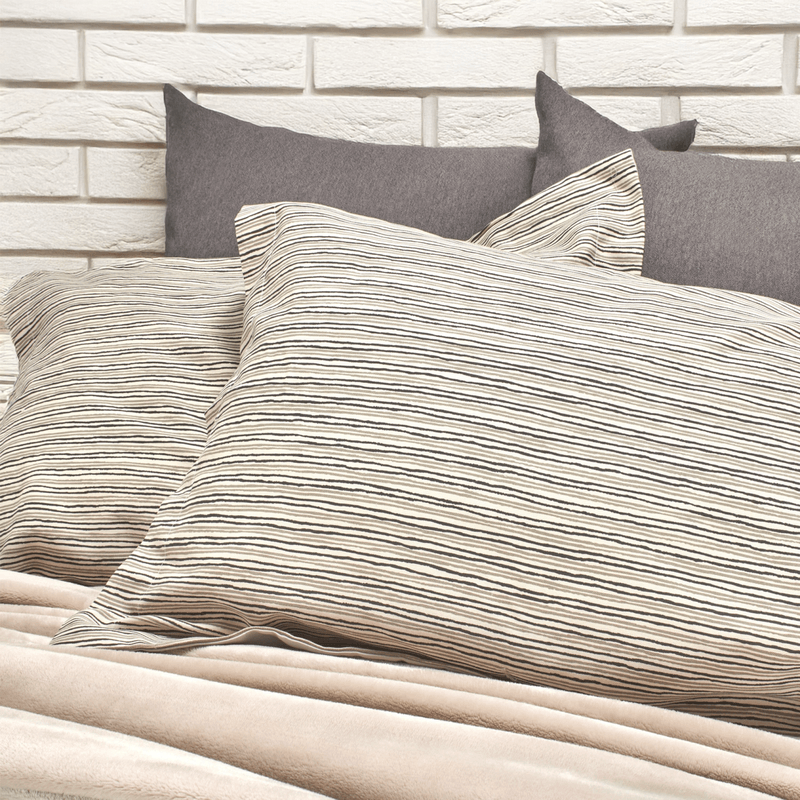 EDREDON-DECO-EXTRADOBLE-LINEAS-NEGRO-GRIS-NIEVE