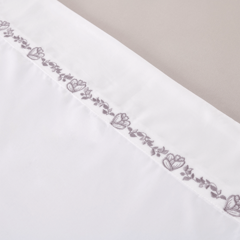 SABANAS-MICRO-75GSM-BORDADAS-SENCILLO-LAILA-MALVA-GRIS