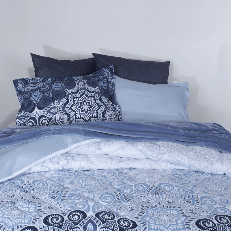 EDREDON-MICRO-DOBLE-FAZ-EXTRADOBLE-MANDALAS-AZUL-CELESTE