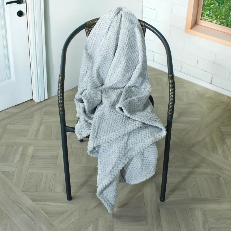 MANTA-FLANNEL-JACQUARD-130X170-CADENA-GRIS-NIEVE_7702997049330