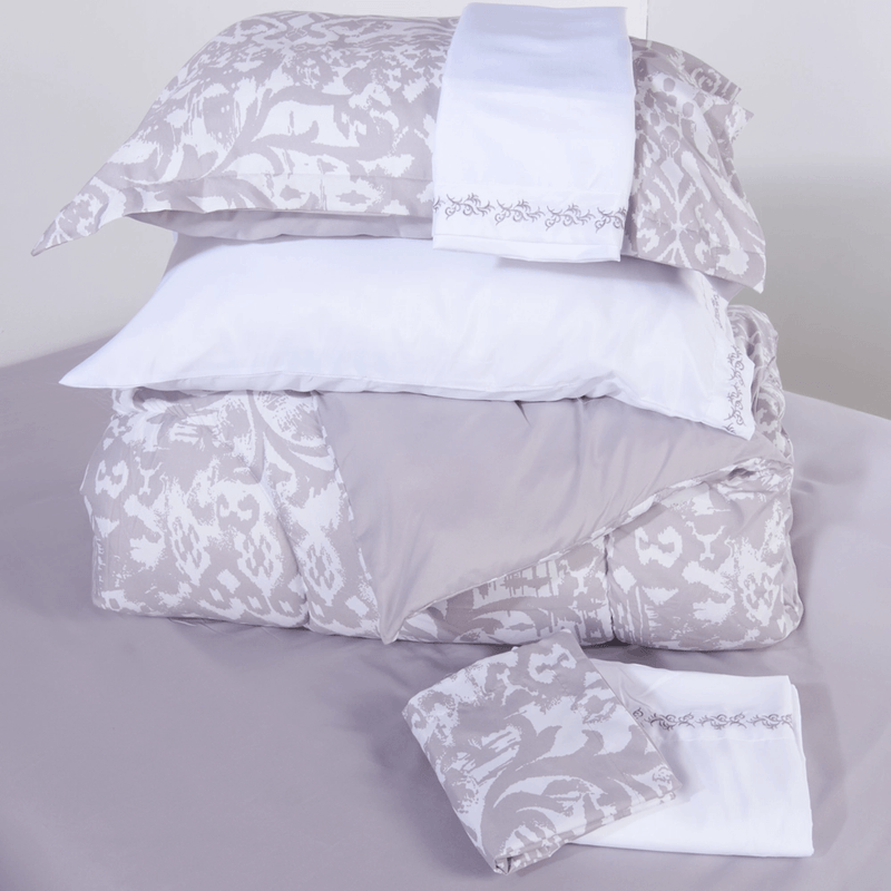 PQT-EDREDON-JGO-SAB-MICRO-BORD-EXTRADOBLE-KIRIA-MALVA-GRIS