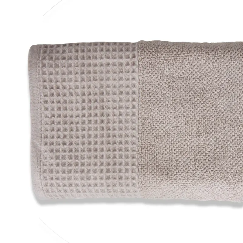 TOALLA-ALG-550GSM-BANO-70X130-CENEFA-WAFFLE-PERLA_7702997753442