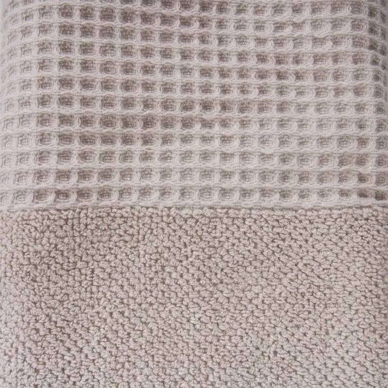 TOALLA-ALG-550GSM-BANO-70X130-CENEFA-WAFFLE-PERLA_7702997753442_1
