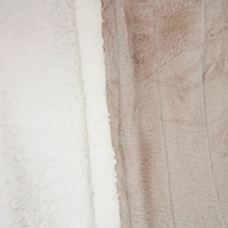 MANTA-FUR-UNICOLOR-125X150-LINEAS-NATURAL_7702997698620_1
