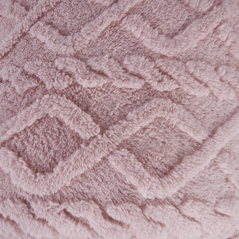 COJIN-SHERPA-45X45-TRENZA-ROSADO