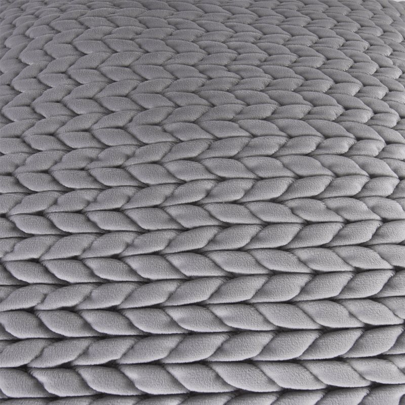 COJIN-VELVET-60X60-TRENZA-GRIS-NIEVE