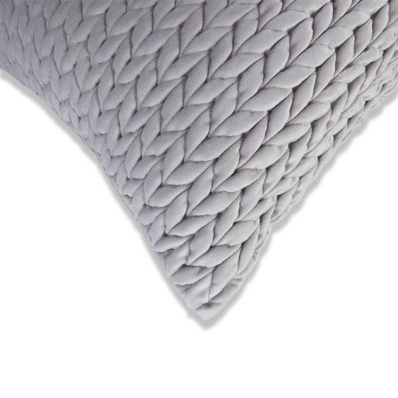 COJIN-VELVET-60X60-TRENZA-GRIS-NIEVE