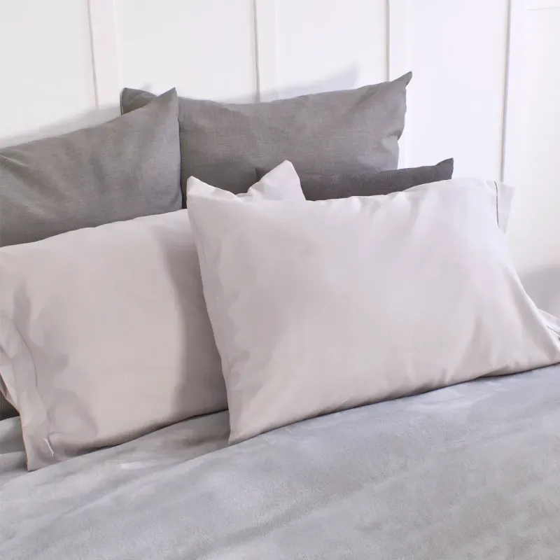 SETx2-FUNDAS-MICRO-EMB-UNI-50x70-GRIS-NIEVE_11zon
